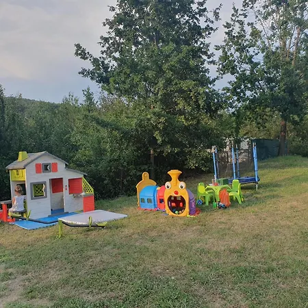 Casuta Din Gradina